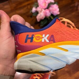 HOKA Women’s Clifton 8 Size 7.5